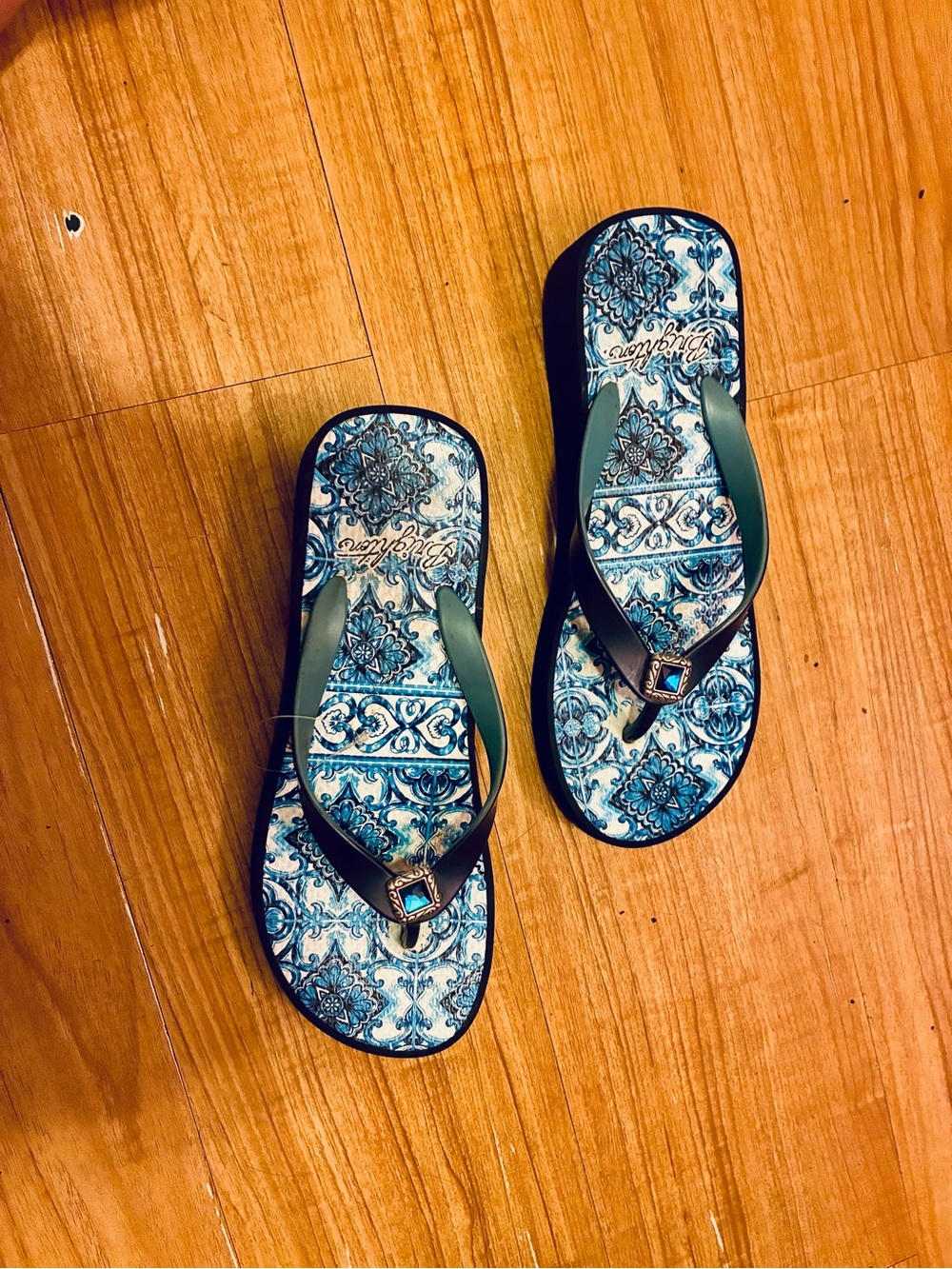 Brighton NEW bejeweled flip flop sandals sz7